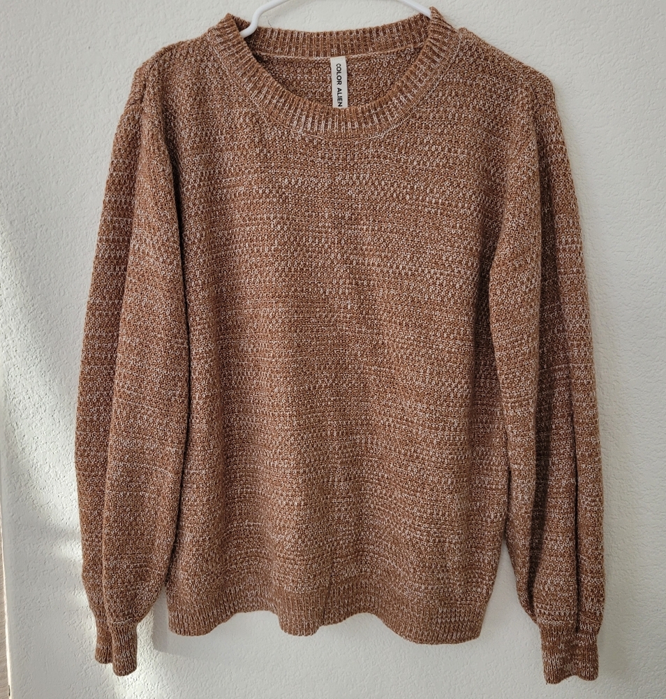 Brown Crewneck Sweater with Textured Knit and Ribbed Cuffs